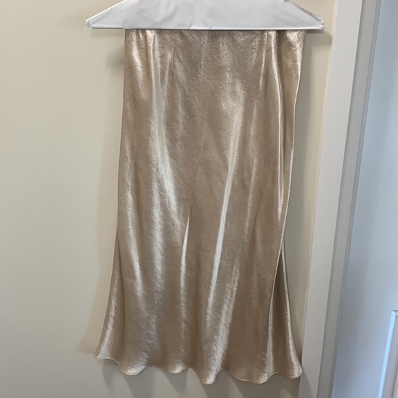 Aritzia ivory satin midi skirt size 6 - Picture 2 of 4
